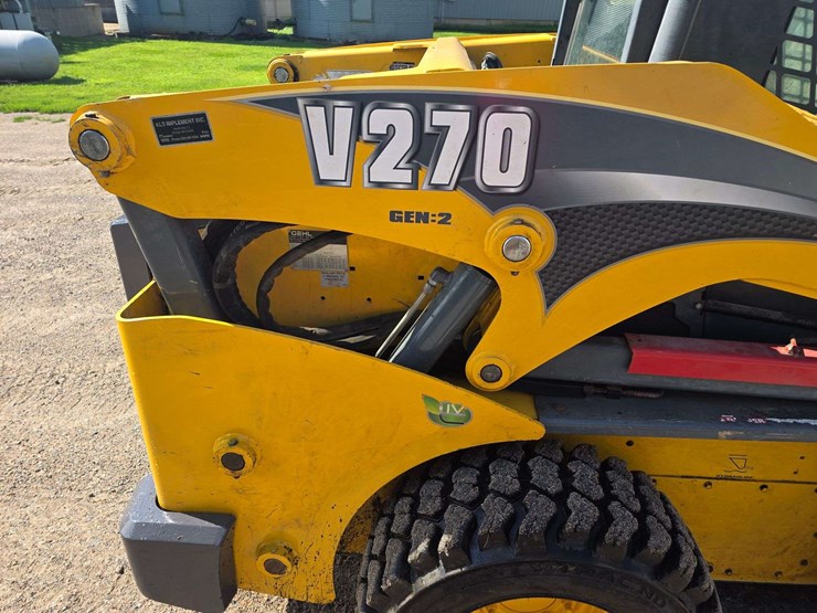 2019-gehl-v270-image-18