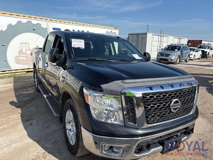 2017-nissan-titan-image-2