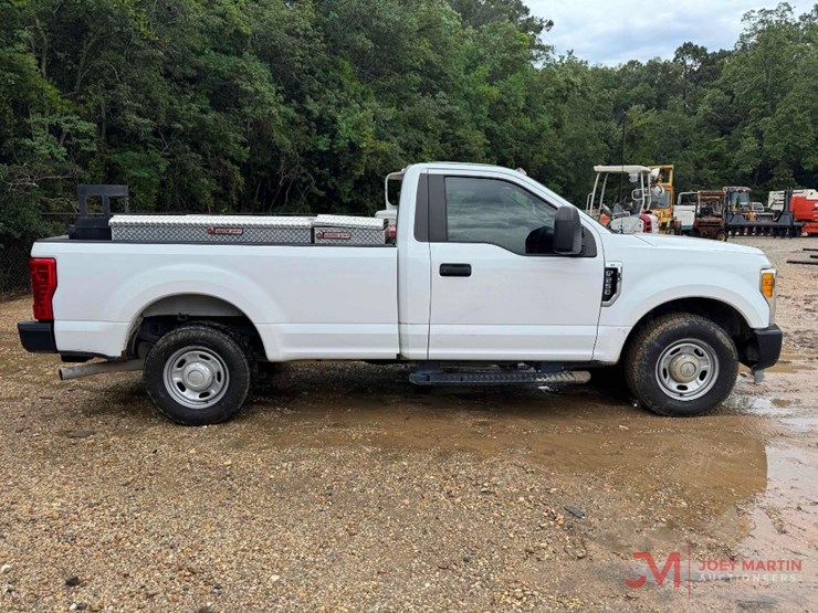 2017-ford-f250-xl-image-2