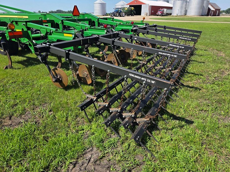 2016-john-deere-18-image-43