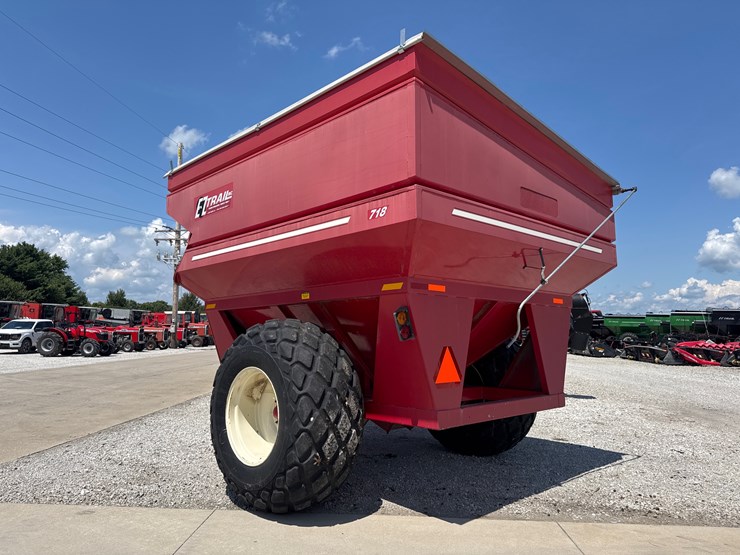 #1083-•-ez-trail-718-grain-cart-(experimental)-image-3