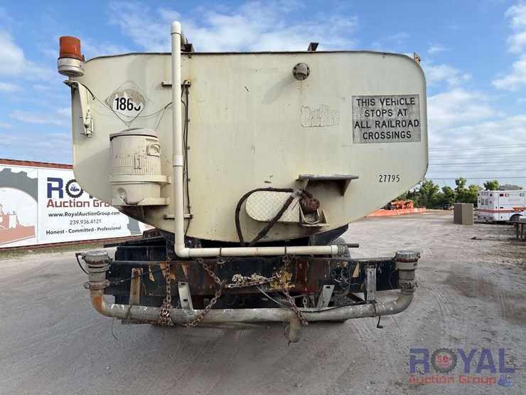 2004-sterling-l8500-image-29