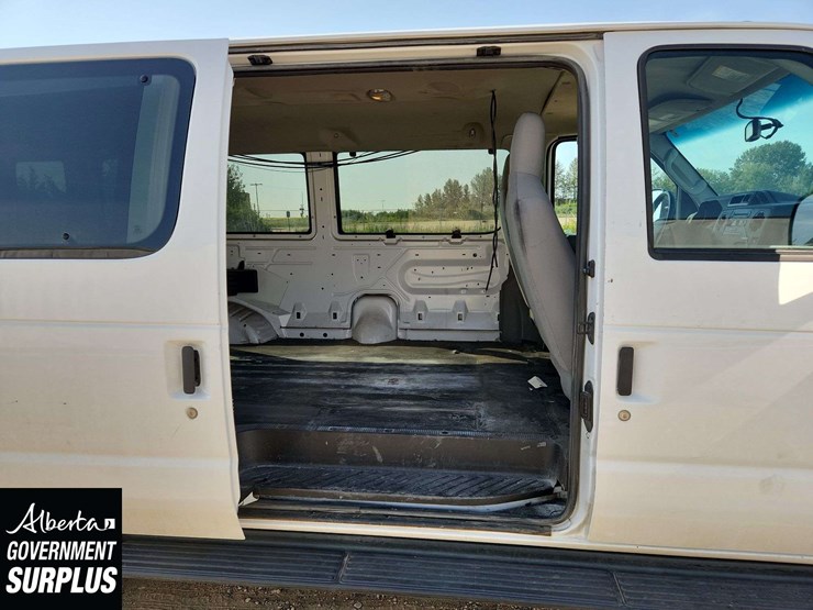 2013-ford-cargo-image-22