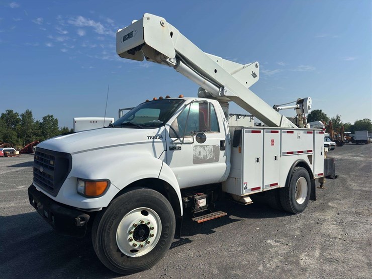 2000-ford-f-750-s/a-bucket-truck-with-versalift-boom-image-1