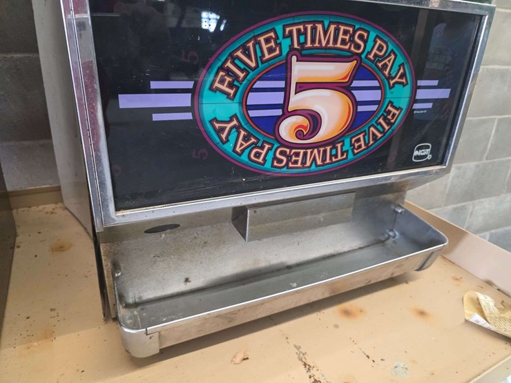 five-times-pay-slot-machine,-has-keys,-have-no-had-working-for-a-number-of-years-image-5