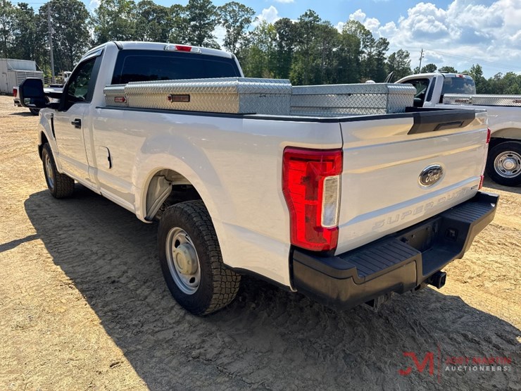 2017-ford-f250-xl-image-4