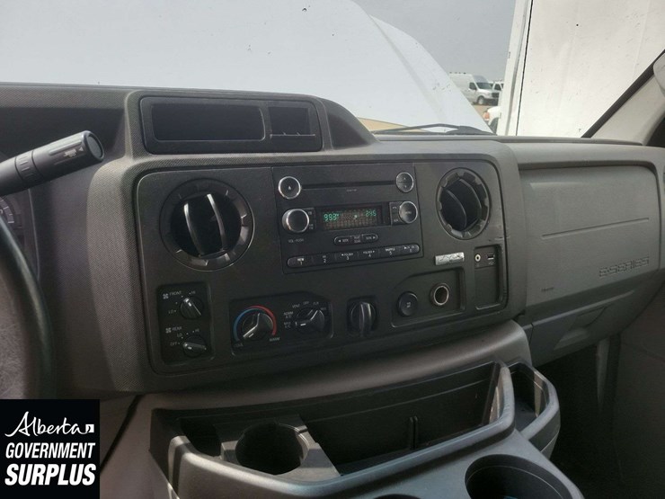 2014-ford-cargo-image-21