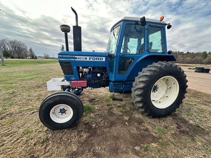 1981-ford-7700-image-12