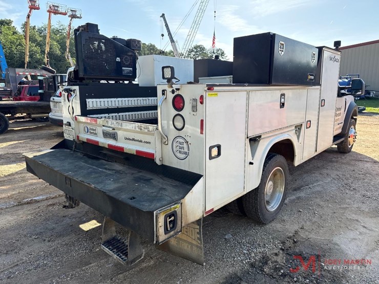 2017-ford-f550-xl-image-2