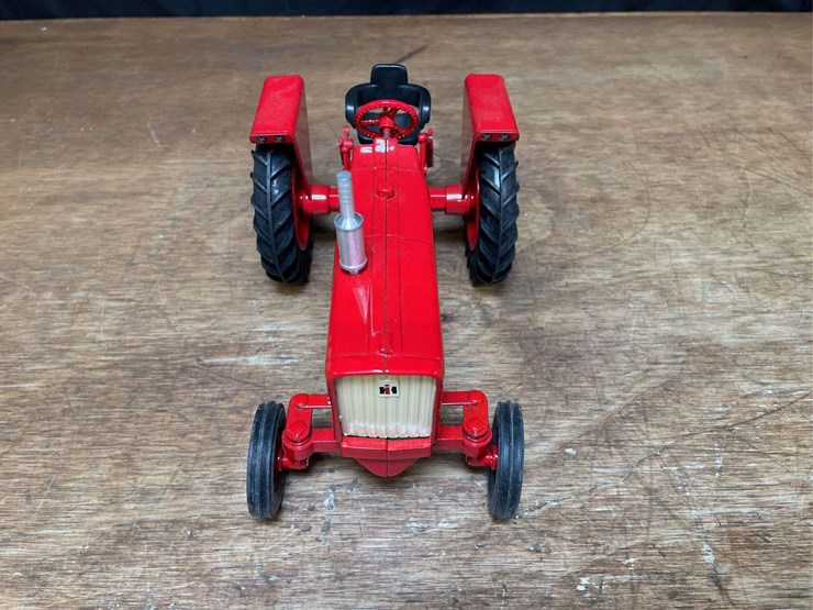 1/16-farmall-656-1996-ontario-nib-sm-image-13