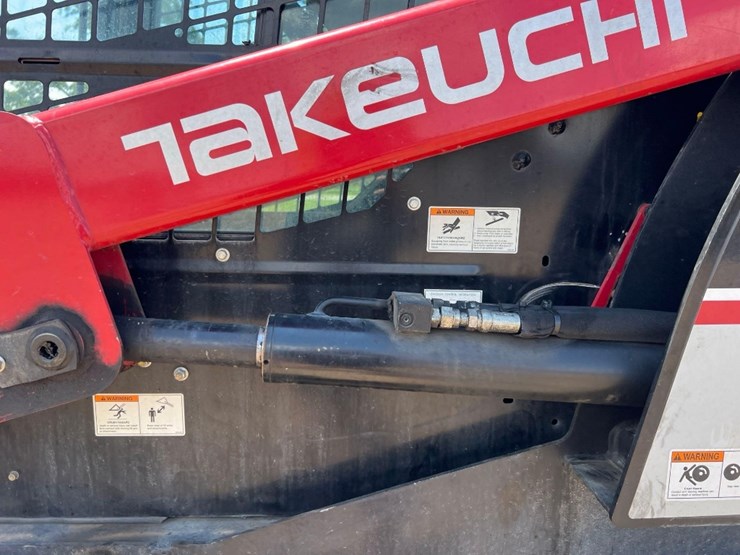2014-takeuchi-ts70r-image-14