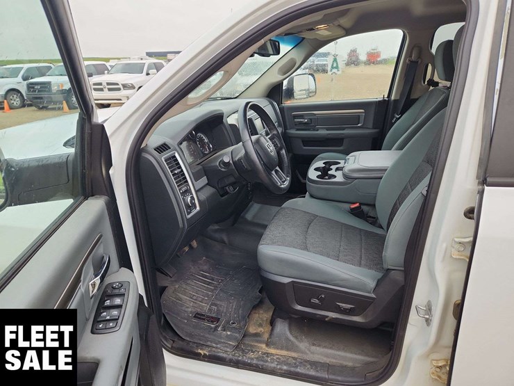 2015-ram-1500-slt-image-10