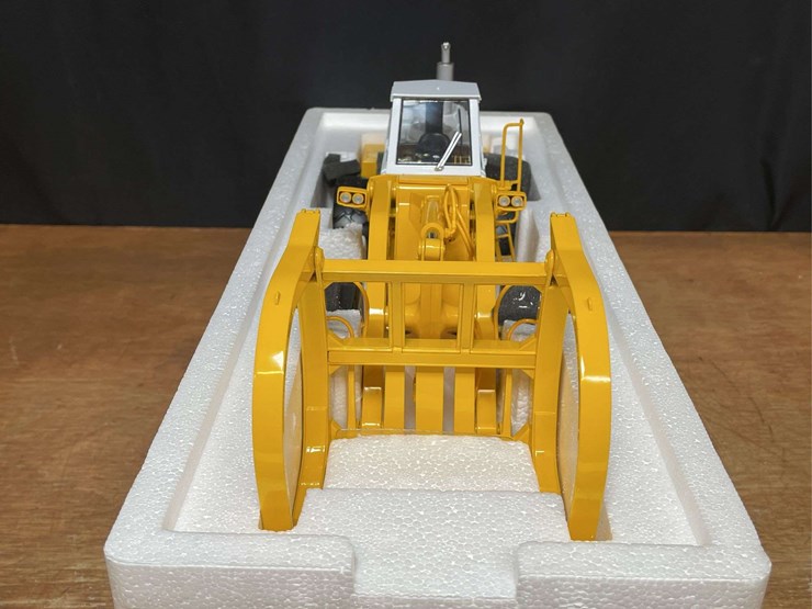 1/25-ih-560-pay-loader-nib-1st-gear-image-9