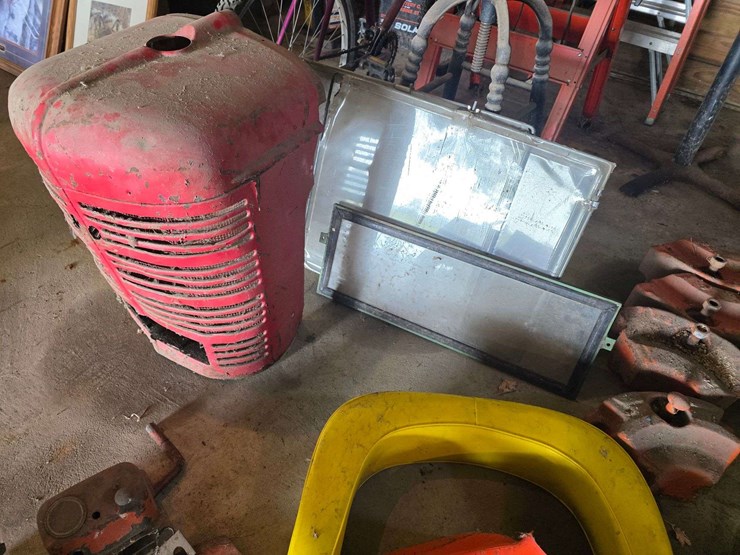 large-lot-of-misc-tractor-parts,-mostly-allis-and-john-deere-image-7