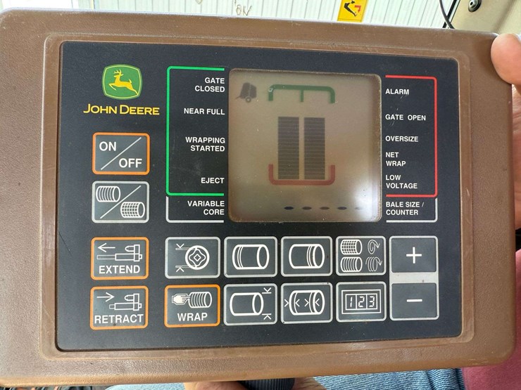 2006-john-deere-567-image-39