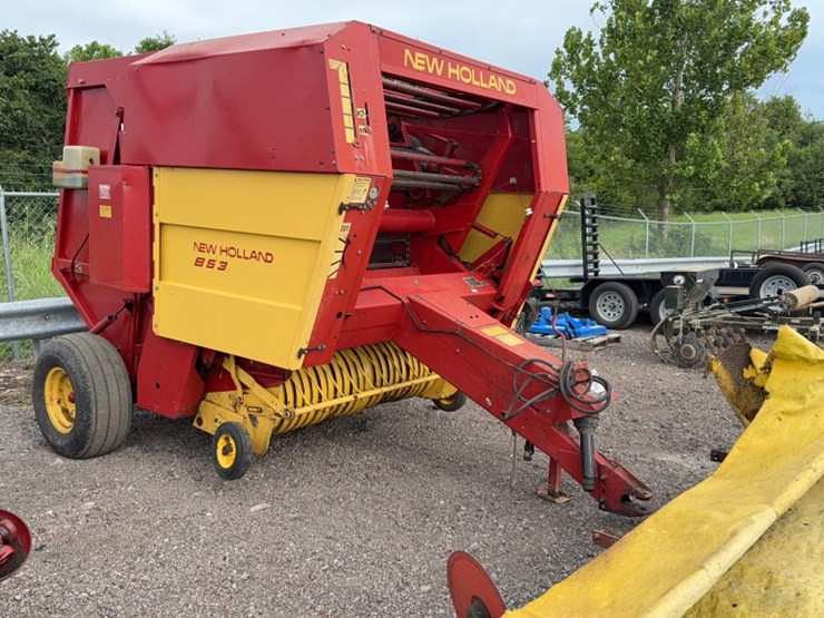 new-holland-853-image-2