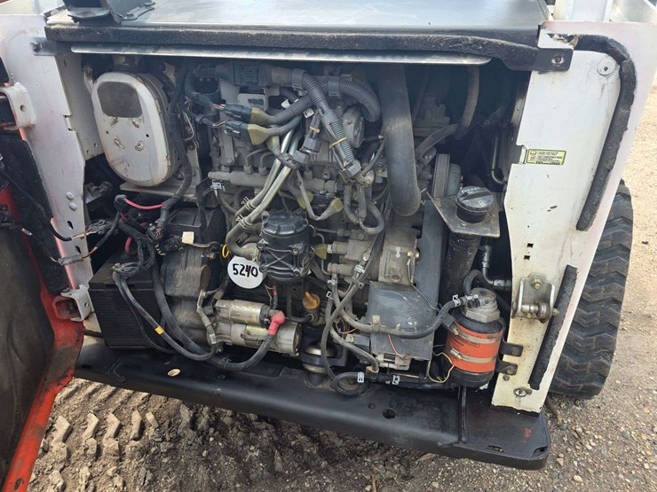 2013-bobcat-t750-image-24