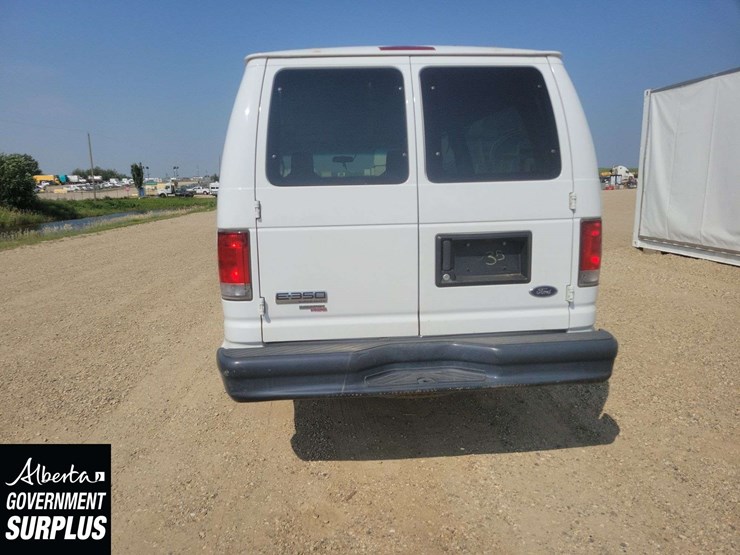 2014-ford-cargo-image-6