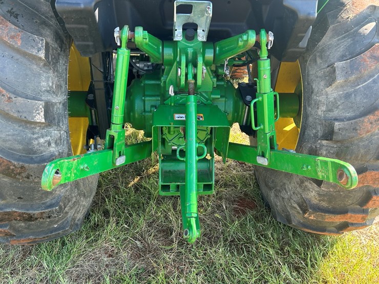 2019-john-deere-4044m-image-7