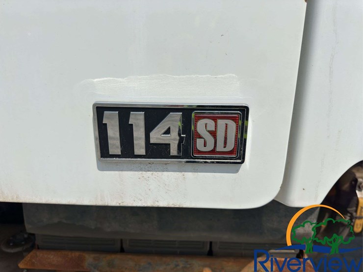 2017-freightliner-114sd-image-14