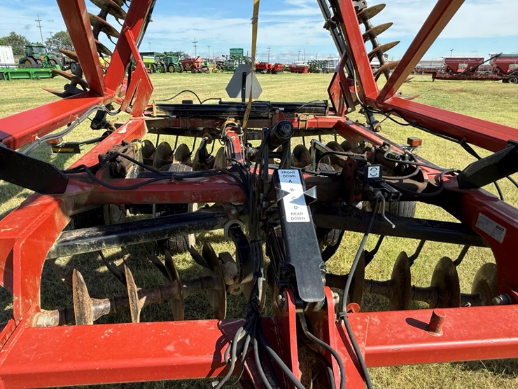 2014-case-ih-340-image-11