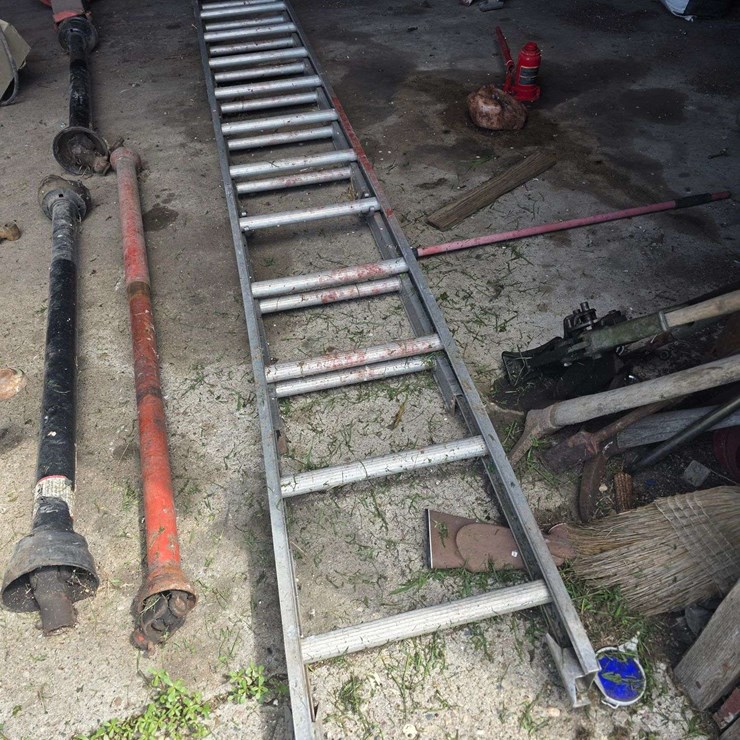 Approx 32’ Aluminum Step Ladder