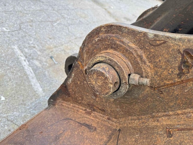 2014-deere-210g-lc-image-33