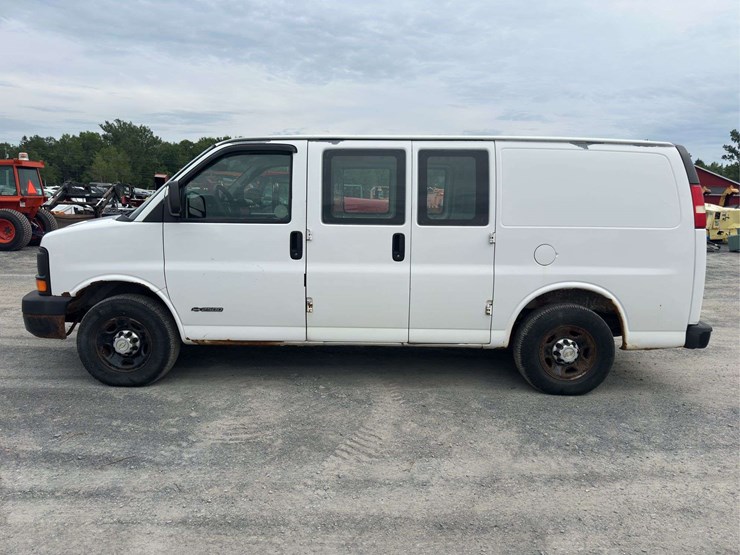 2010-chevrolet-express-2500-image-6