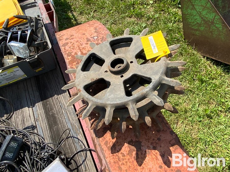 planter-spike-closing-wheels-image-5
