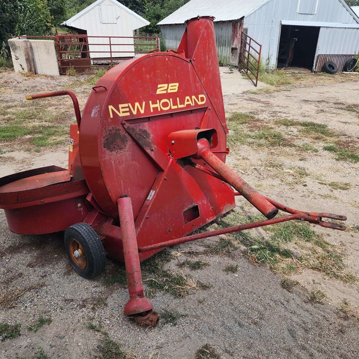 NEW HOLLAND 28