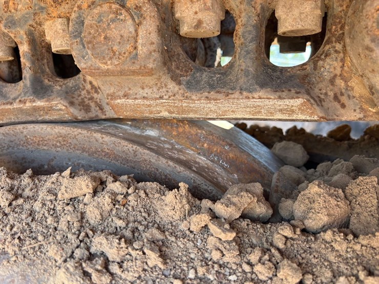 2013-deere-470g-lc-image-13