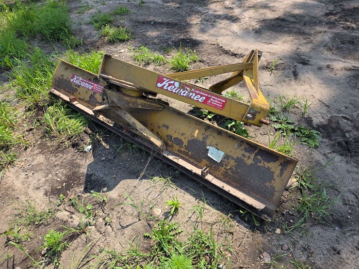 kawanee-3pt-blade,-8’,-bolt-on-cutting-edge,-manual-adjust-image-1