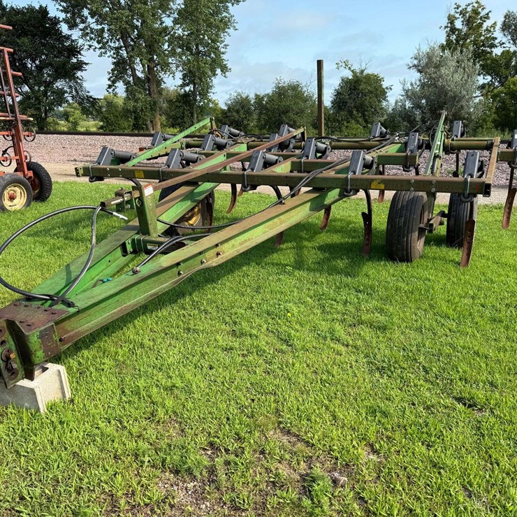 JOHN DEERE 610