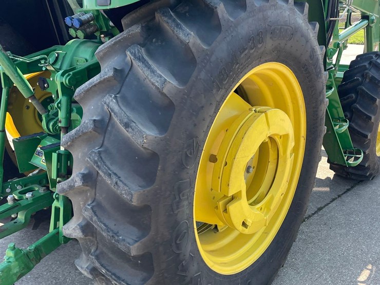 2015-john-deere-6115d-image-12