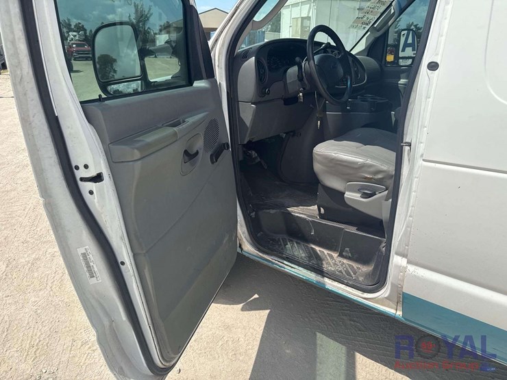 2008-ford-cargo-image-10