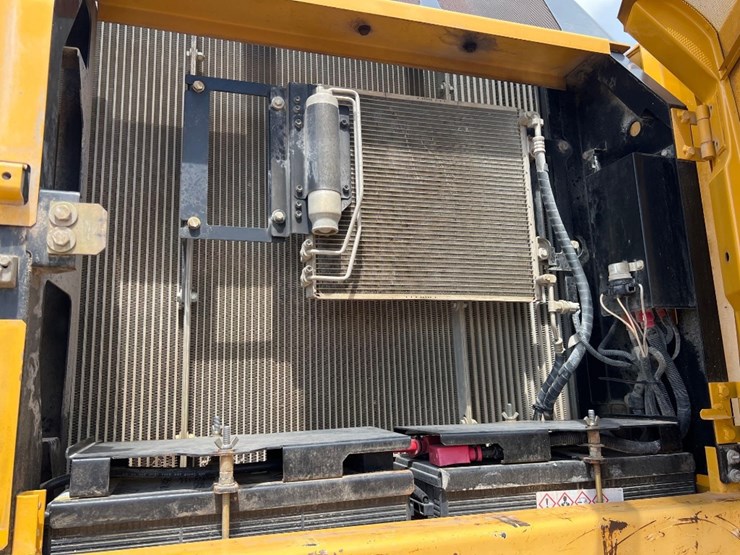 2012-deere-350g-lc-image-29
