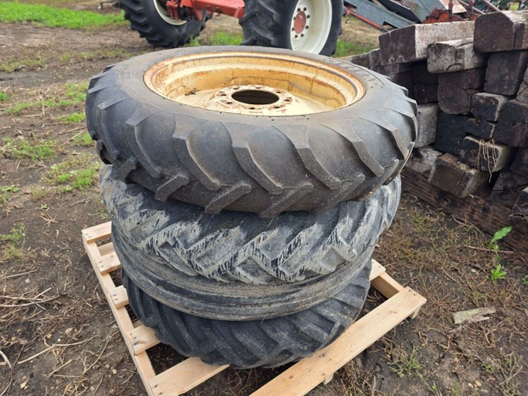 (4)-7.50-24-tires-on-8-bolt-rims,-off-new-idea-corn-picker,-buying-all-for-one-money-image-1