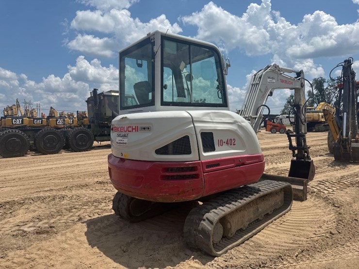 2018-takeuchi-tb240-image-6