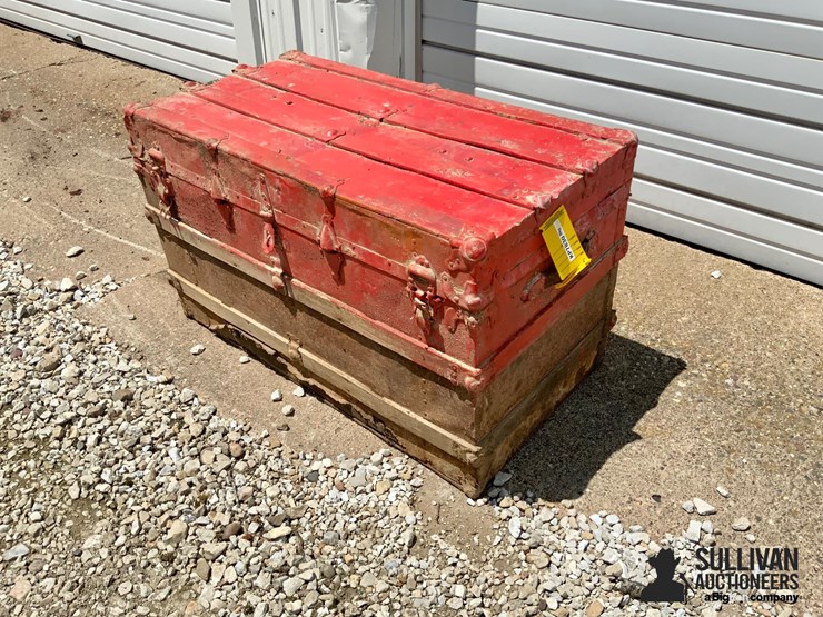 antique-trunk-image-1