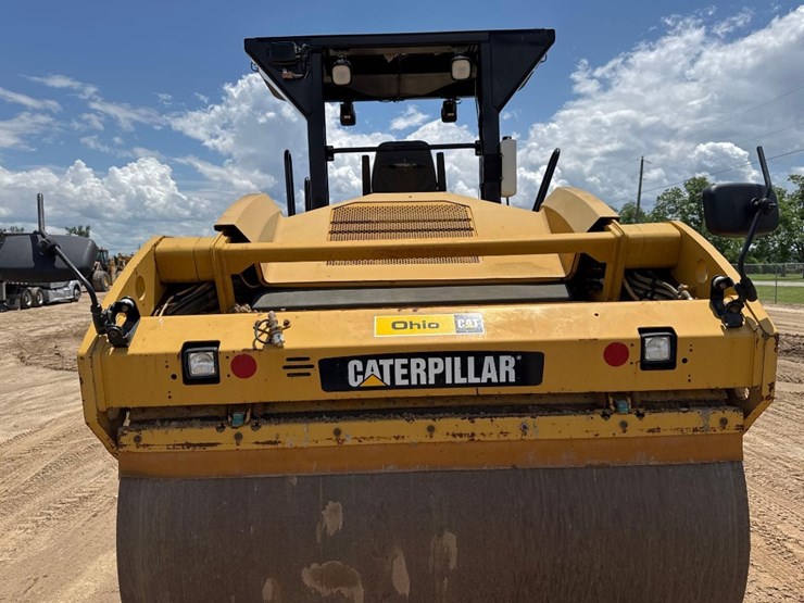 2014-caterpillar-cb54-image-12