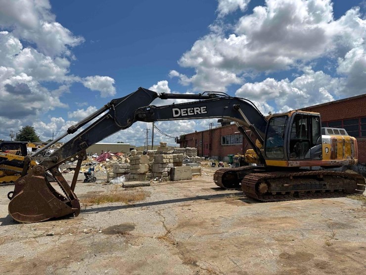2014-deere-210g-lc-image-1