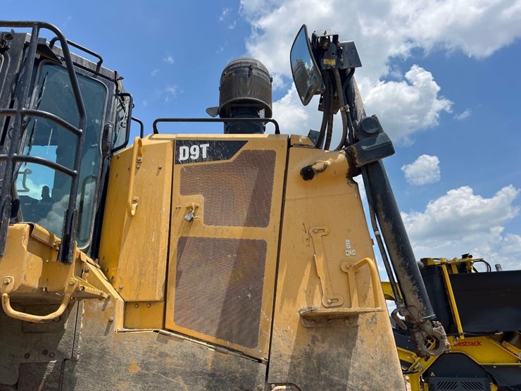 2015-caterpillar-d9t-image-19