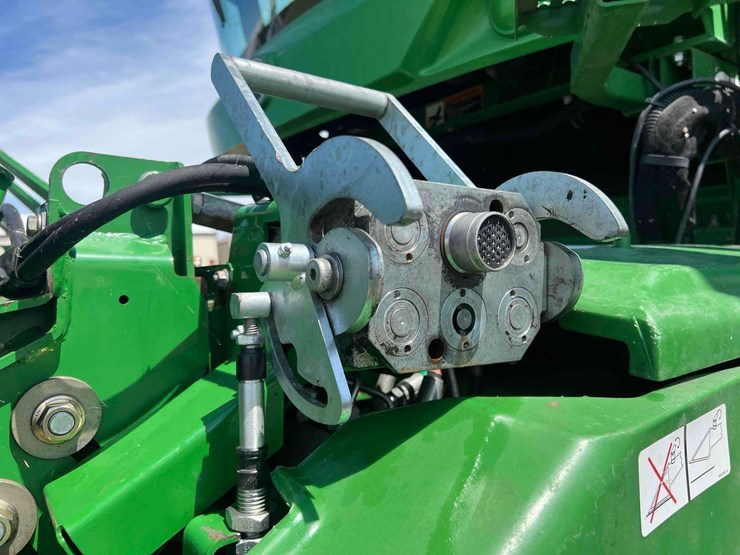 2021-john-deere-s680-image-32