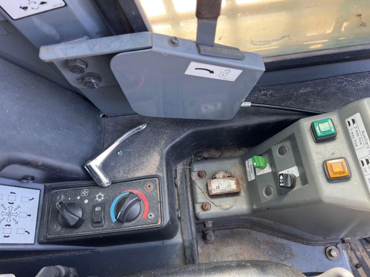 2016-takeuchi-tl8-image-29
