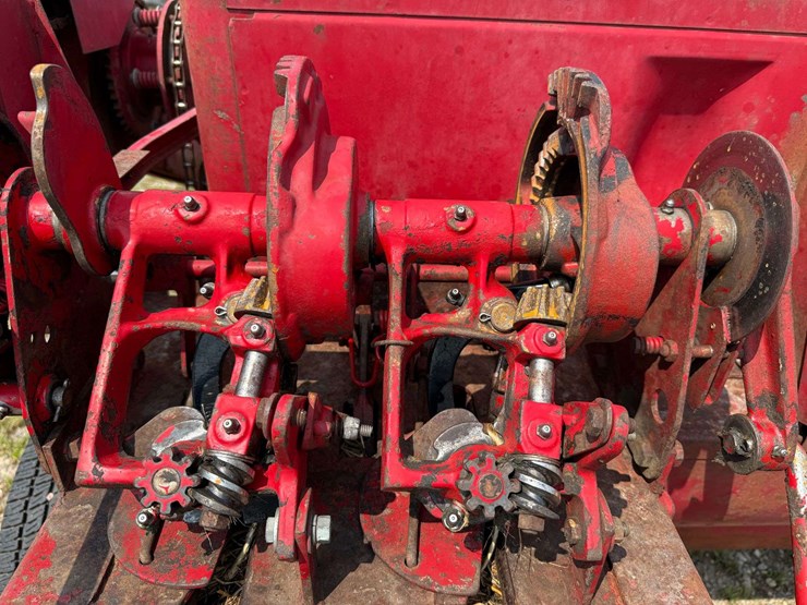 new-holland-68-image-16