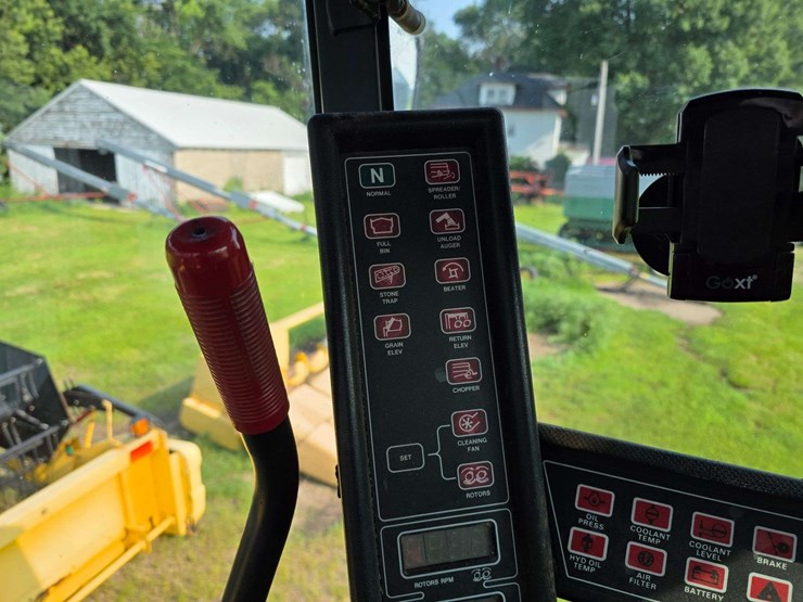 new-holland-tr87-image-48