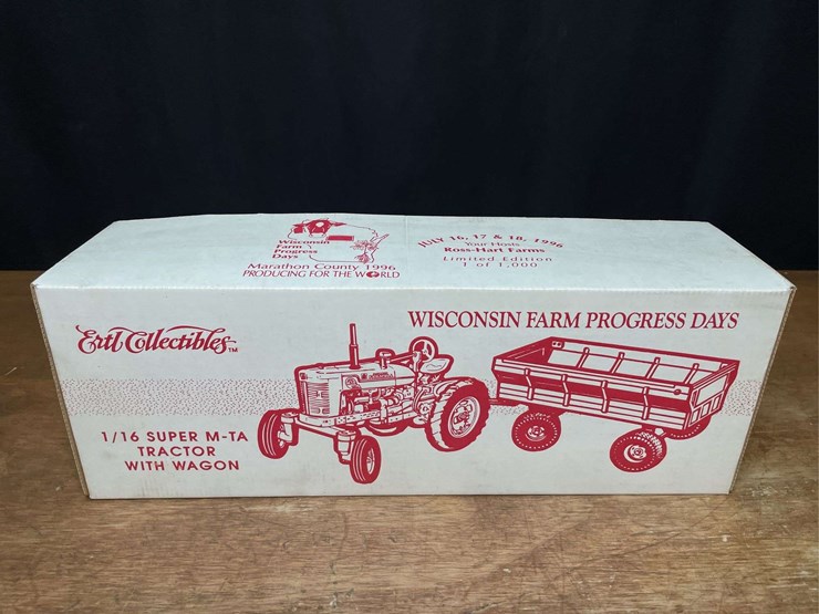 1/16-farmall-super-m-ta-+-wagon-1996-wisconsin-nib-ertl-image-13