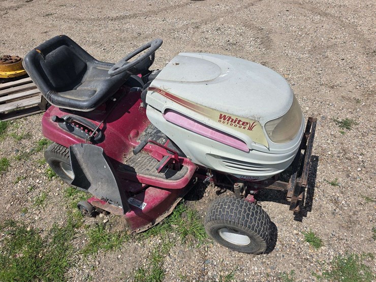 white-lt1850-hydrostatic-lawn-mower-for-parts,-18hp-briggs-and-stratton-engine,-untested,-selling-fo-image-3
