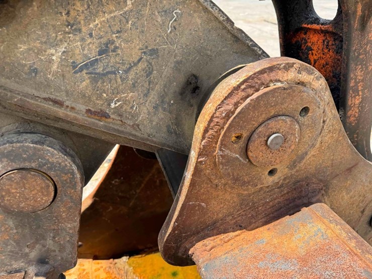 2014-deere-210g-lc-image-52