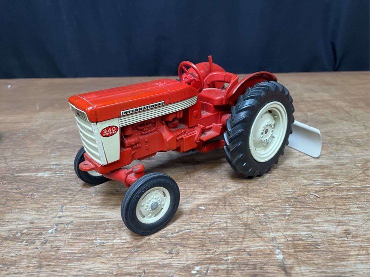 1/16-ih-340-w/blade-ertl-image-1